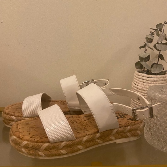 Circus by Sam Edelman Ani Sandal, like new!
Size 5, woven platform espadrille💃 - Picture 1 of 5